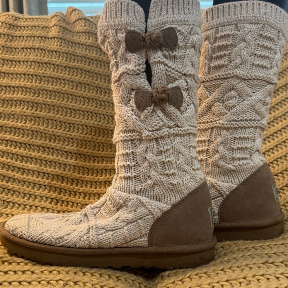 UGG Cream and Brown Knit Bow Boots - Picture 1 of 7